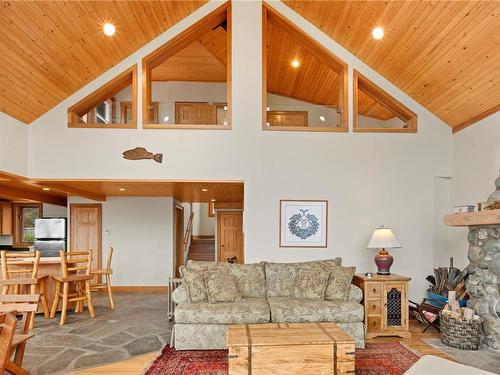1062 Fifth Ave, Ucluelet, BC - Indoor Photo Showing Living Room