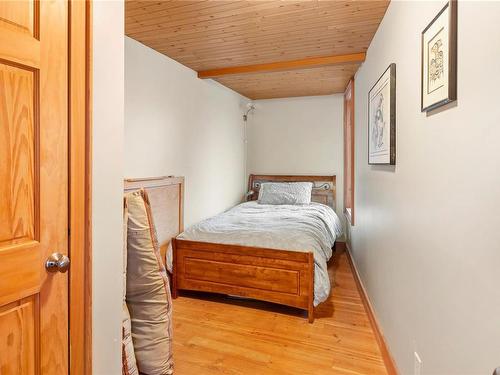 1062 Fifth Ave, Ucluelet, BC - Indoor Photo Showing Bedroom