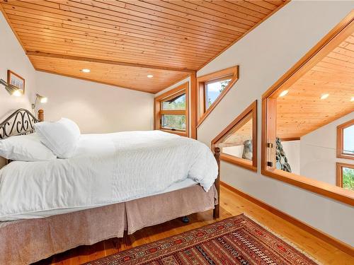 1062 Fifth Ave, Ucluelet, BC - Indoor Photo Showing Bedroom