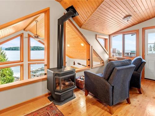 1062 Fifth Ave, Ucluelet, BC - Indoor