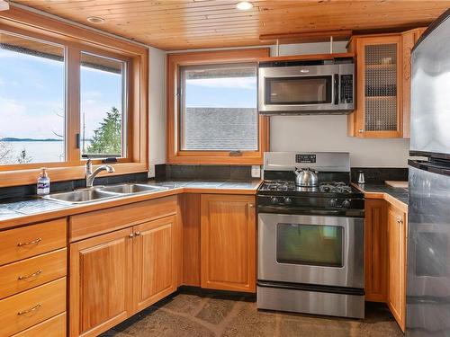 1062 Fifth Ave, Ucluelet, BC - Indoor Photo Showing Kitchen With Double Sink