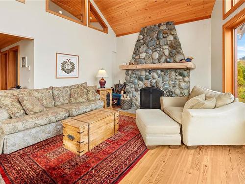 1062 Fifth Ave, Ucluelet, BC - Indoor Photo Showing Living Room With Fireplace