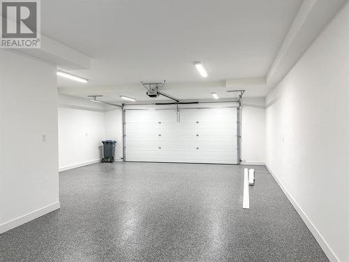 10 Hibiscus Court, Osoyoos, BC - Indoor Photo Showing Garage