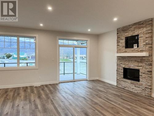 10 Hibiscus Court, Osoyoos, BC - Indoor Photo Showing Living Room With Fireplace