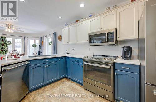 3014 Brookhaven Dr, Howick, ON - Indoor Photo Showing Kitchen