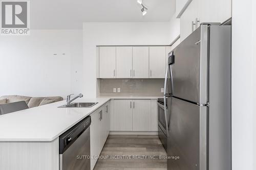 #304 -111 Worsley St E, Barrie, ON - Indoor Photo Showing Kitchen