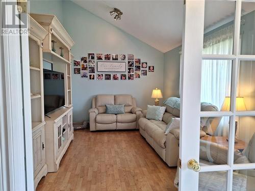 134 Islandview Road, Mainland, NL - Indoor Photo Showing Living Room
