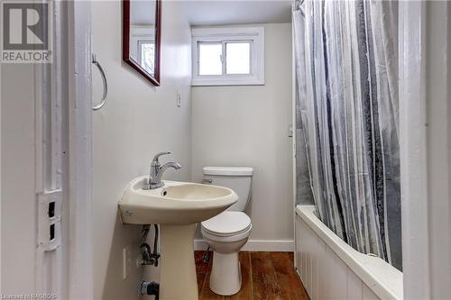 719 1St Avenue E, Owen Sound, ON - Indoor Photo Showing Bathroom