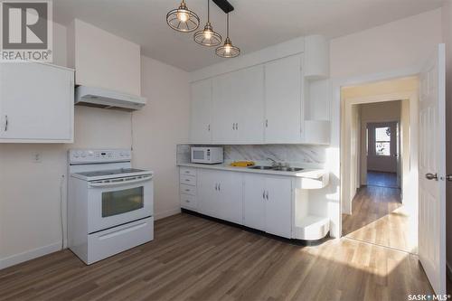 375 Fairford Street W, Moose Jaw, SK - Indoor Photo Showing Kitchen With Double Sink