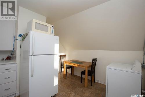 375 Fairford Street W, Moose Jaw, SK - Indoor Photo Showing Laundry Room