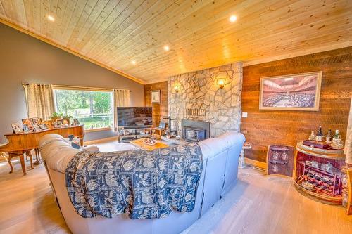 1732 Oberg Johnson Road, Golden, BC - Indoor With Fireplace