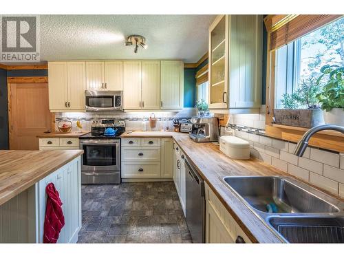 1732 Oberg Johnson Road, Golden, BC - Indoor Photo Showing Kitchen With Double Sink