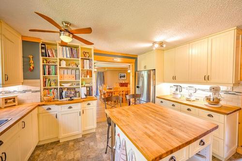 1732 Oberg Johnson Road, Golden, BC - Indoor Photo Showing Kitchen