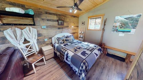 1732 Oberg Johnson Road, Golden, BC - Indoor Photo Showing Bedroom