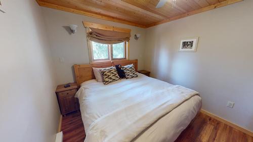 1732 Oberg Johnson Road, Golden, BC - Indoor Photo Showing Bedroom