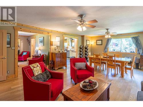 1732 Oberg Johnson Road, Golden, BC - Indoor Photo Showing Living Room