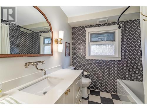 117 Bassett Street, Penticton, BC - Indoor Photo Showing Bathroom