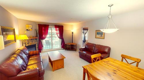 212 - 4767 Forsters Landing Road, Radium Hot Springs, BC - Indoor Photo Showing Living Room