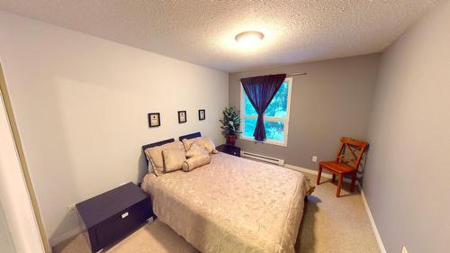 212 - 4767 Forsters Landing Road, Radium Hot Springs, BC - Indoor Photo Showing Bedroom