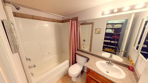 212 - 4767 Forsters Landing Road, Radium Hot Springs, BC - Indoor Photo Showing Bathroom