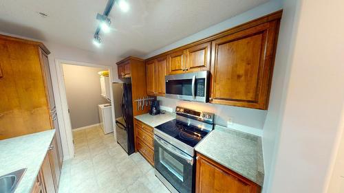 212 - 4767 Forsters Landing Road, Radium Hot Springs, BC - Indoor Photo Showing Kitchen