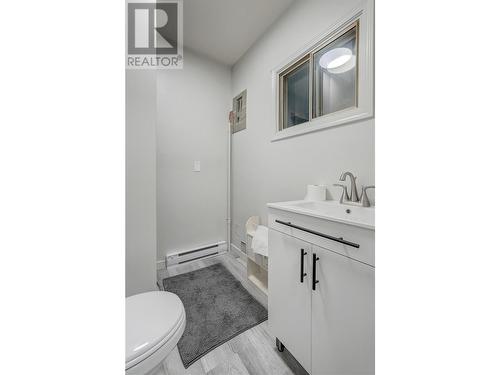 11214 Adams Avenue, Summerland, BC - Indoor Photo Showing Bathroom