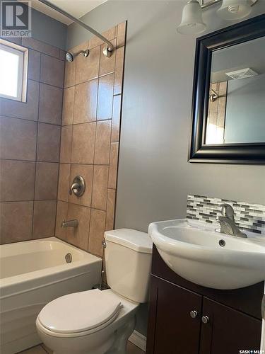 117 Prospect Avenue, Oxbow, SK - Indoor Photo Showing Bathroom