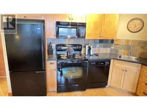 105 Village Centre Court Unit# 126, Vernon, BC - Indoor Photo Showing Kitchen