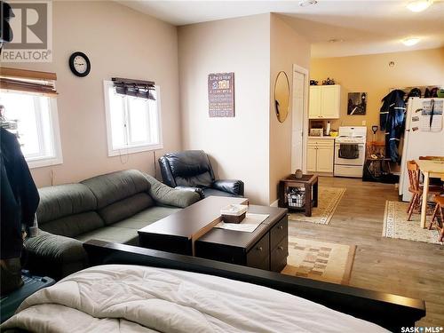 707 Railway Avenue, Neudorf, SK - Indoor Photo Showing Living Room