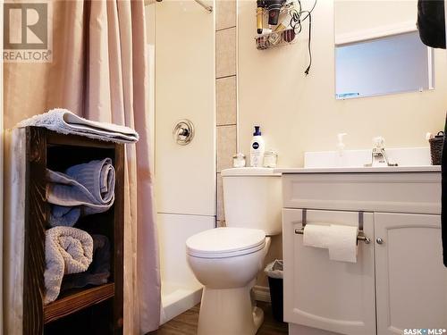 707 Railway Avenue, Neudorf, SK - Indoor Photo Showing Bathroom