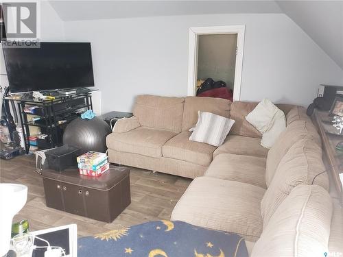 707 Railway Avenue, Neudorf, SK - Indoor Photo Showing Living Room