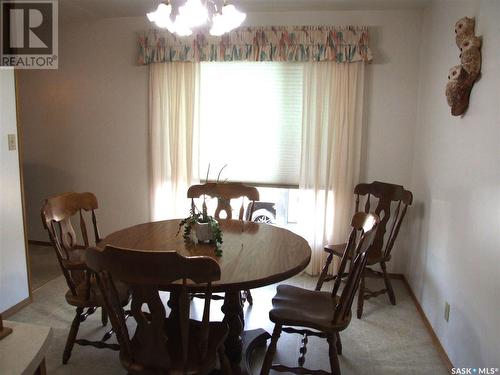 85 3Rd Street E, Fox Valley, SK - Indoor Photo Showing Dining Room