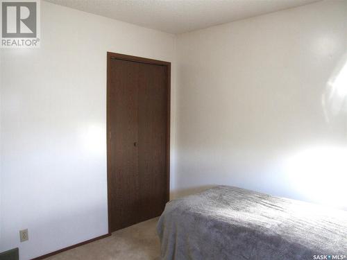 85 3Rd Street E, Fox Valley, SK - Indoor Photo Showing Bedroom