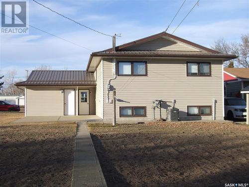 85 3Rd Street E, Fox Valley, SK - Outdoor