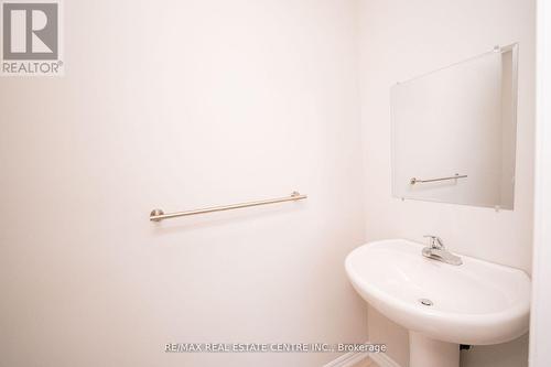 70 St George St, Welland, ON - Indoor Photo Showing Bathroom