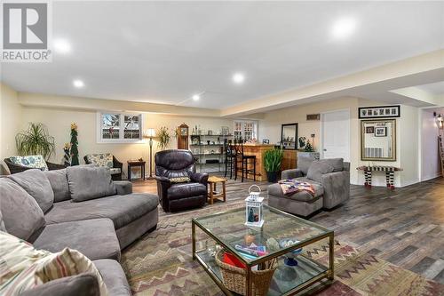 568 King Street W, Prescott, ON - Indoor Photo Showing Living Room