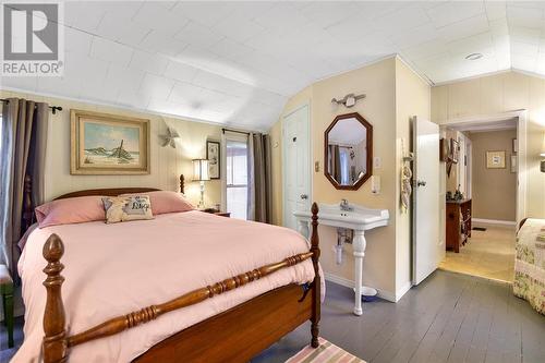 568 King Street W, Prescott, ON - Indoor Photo Showing Bedroom