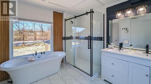 824 Trenton Frankford Rd, Quinte West, ON - Indoor Photo Showing Bathroom