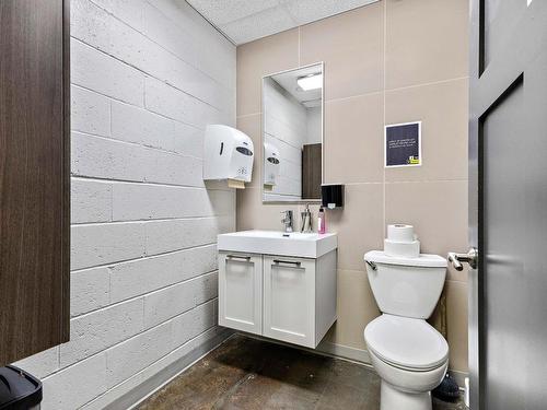 Salle de bains - 6705 Rue St-Jacques, Montréal (Côte-Des-Neiges/Notre-Dame-De-Grâce), QC - Indoor Photo Showing Bathroom