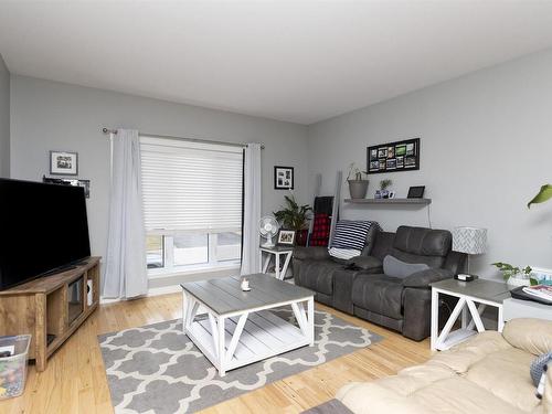 232 Cougar Crescent, Thunder Bay, ON - Indoor Photo Showing Living Room
