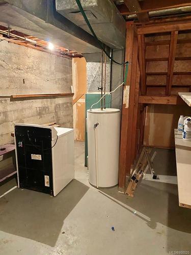 704 Nigei St, Port Alice, BC - Indoor Photo Showing Laundry Room