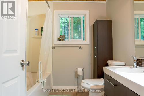 2276 County Road 620, North Kawartha, ON - Indoor Photo Showing Bathroom