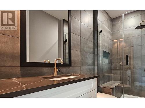4985 Bucktail Lane, Kelowna, BC - Indoor Photo Showing Bathroom
