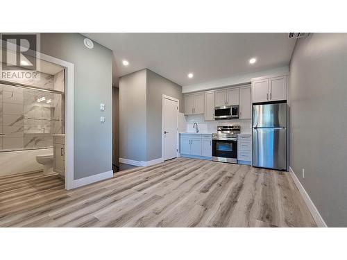 4985 Bucktail Lane, Kelowna, BC - Indoor Photo Showing Kitchen With Stainless Steel Kitchen