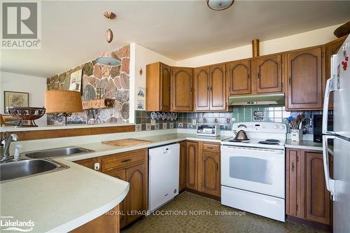 123 Maple Lane, Blue Mountains, ON - Indoor Photo Showing Kitchen With Double Sink