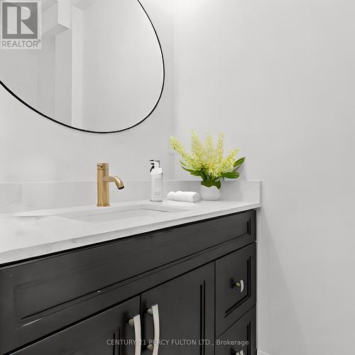 4816 Saint Clair Avenue, Niagara Falls, ON - Indoor Photo Showing Bathroom