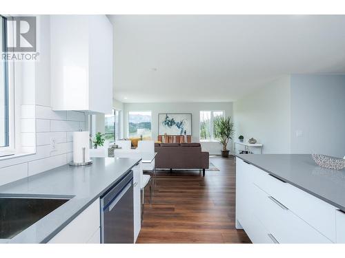 3785 Astoria Drive, West Kelowna, BC - Indoor Photo Showing Kitchen