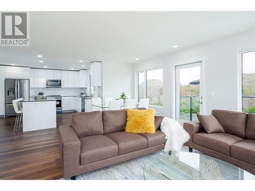 3785 Astoria Drive, West Kelowna, BC - Indoor Photo Showing Living Room