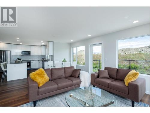 3785 Astoria Drive, West Kelowna, BC - Indoor Photo Showing Living Room