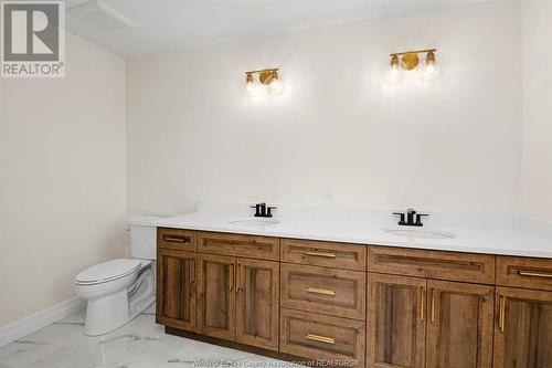 72 Jewel, Harrow, ON - Indoor Photo Showing Bathroom